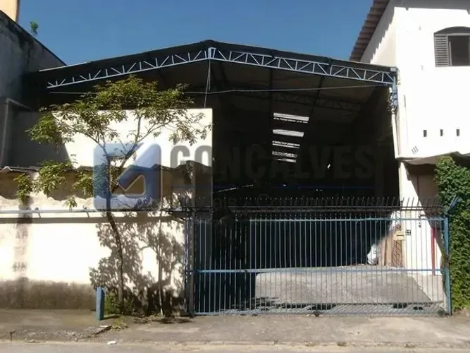 Galpão Comercial à Venda no Campestre, Santo André 2.800 m² Internos + 11.450 m² de Terre