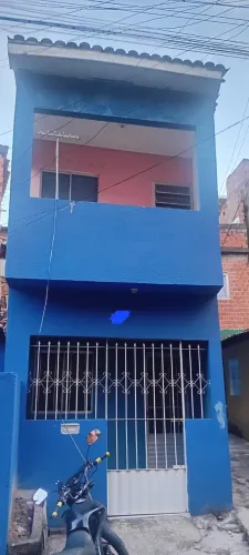 Vende-se casa primeiro andar, dois quarto, dois banheiros, sala, varanda, no Barro Duro.