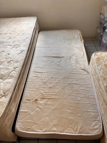 Vendo cama utilizada por mim quando criança. Tem molas