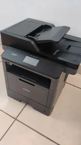 Impressora Brother imprime, cópia e digitalização
