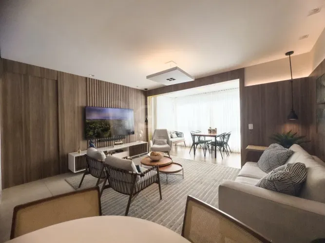 Imóvel para venda possui 87 metros quadrados com 2 quartos em Jurerê - Florianópolis - SC