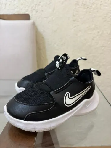 Tênis infantil Nike + molequinho tamanho 22 ótimo estado de conservação