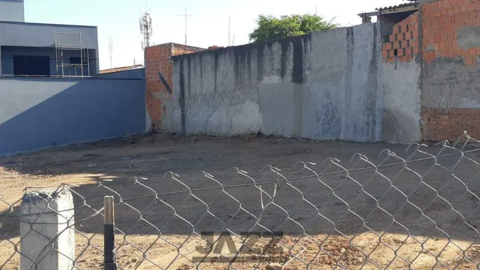Terreno de esquina no Jardim Paranapanema, em Campinas