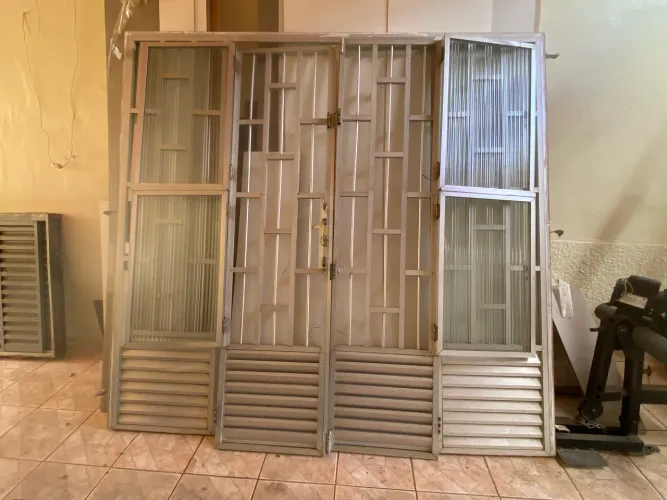 porta de alumínio com vidro 