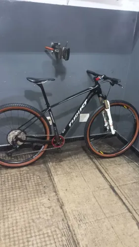 Bike trhust aro 29 carbono tamanho 17 levissima 10.8 kilos