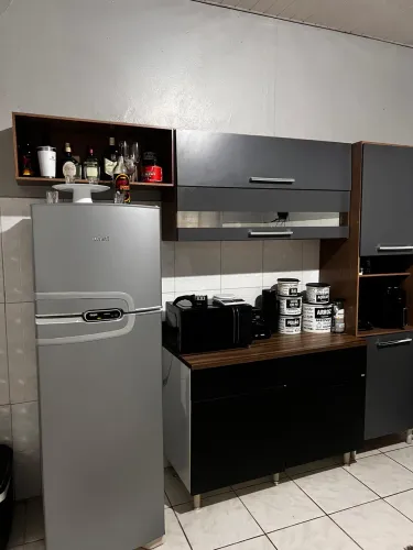 Armário de parede completo com balcão