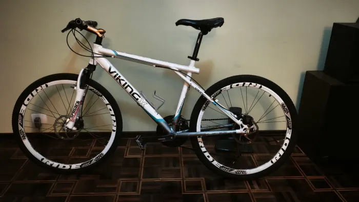 Bicicleta 24 marchas, freio a disco, quadro Vilking