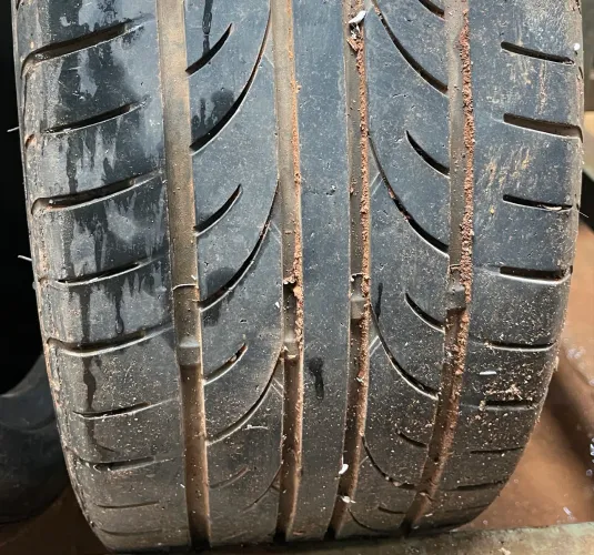 Pneu 17 perfil baixo 205/40 R17 (top) 205/40/17