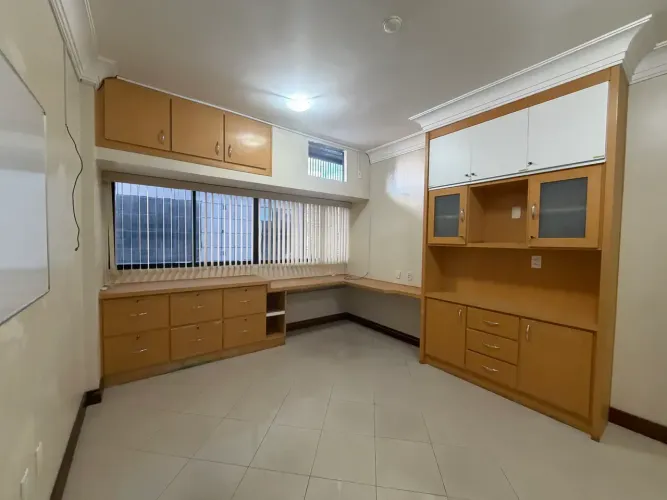 Sala Comercial na Tancredo Neves, 27m², Armários, 1 Sanitário, 1 Vaga