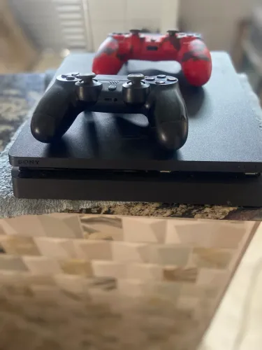 PS4 slim 1tb