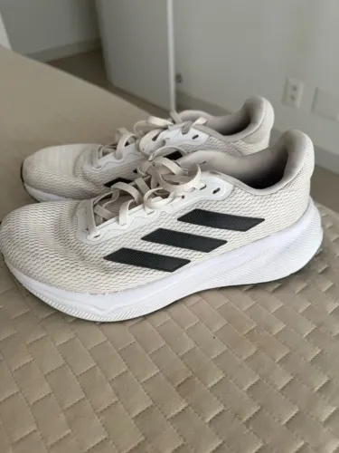 Tênis adidas