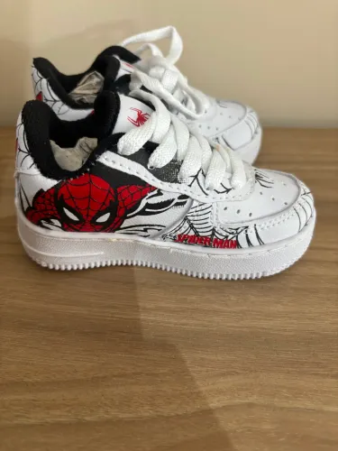 Tênis infantil Homem-Aranha