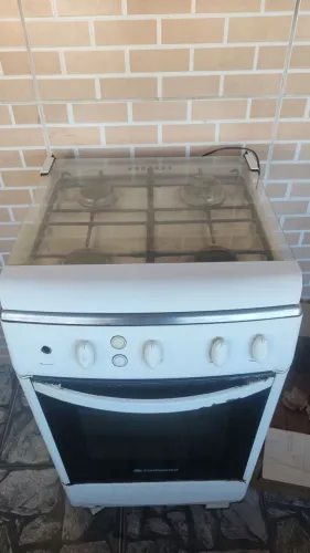 Vendo! Fogão 4 bocas funcionando, Máquina de lavar funcionando com pequeno vazamento de ag