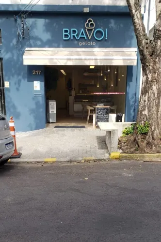 VENDE-SE GELATERIA E CAFETERIA COMPLETA