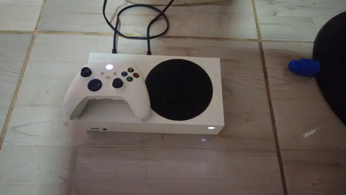 Xbox series s 512 Gb + 1 controle