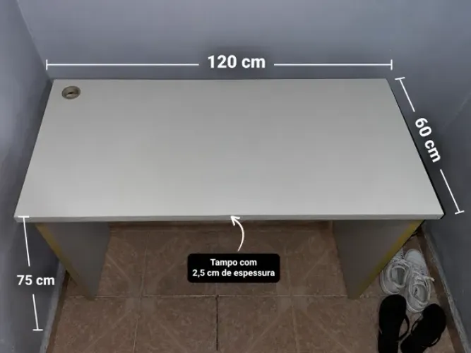 Mesa para Escritório/Home Office 1,20m - Muito conservada