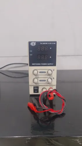 Fonte de bancada AFR FA-3005-M.