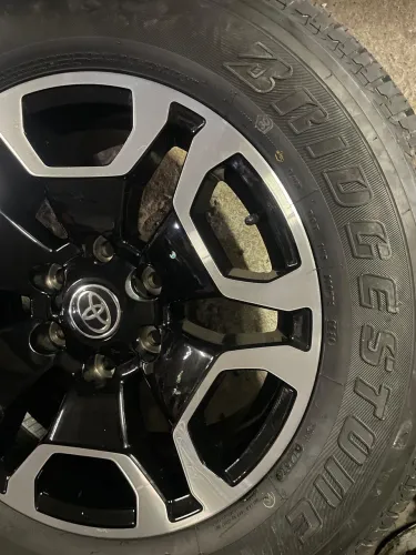 Jogo de roda e pneus Hilux srx plus original 2026