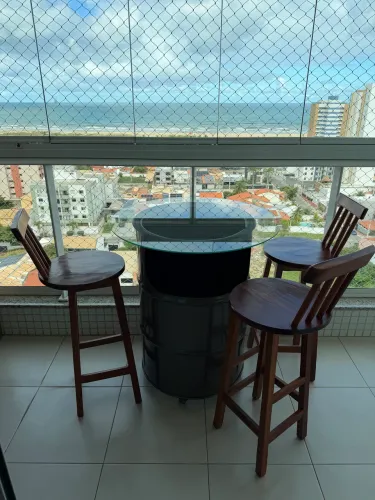 VENDE-SE TONEL E BANCOS EM MADEIRA