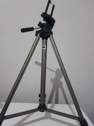 Tripé para máquina fotográfica ou celular