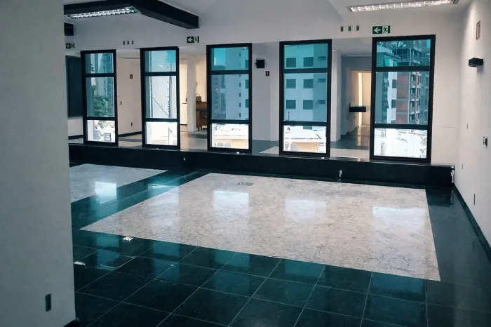 Construção com 400 m² priv. - residencial ou comercial, Agronômica - Florianópolis