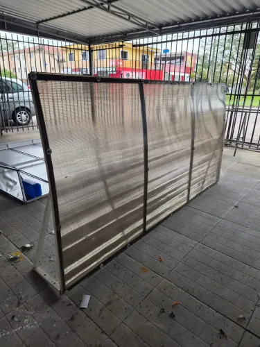 Toldo de policarbonato