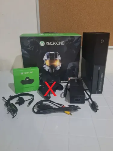 Xbox One + SEM CONTROLE (com defeito; nunca aberto) - Leia a descrição