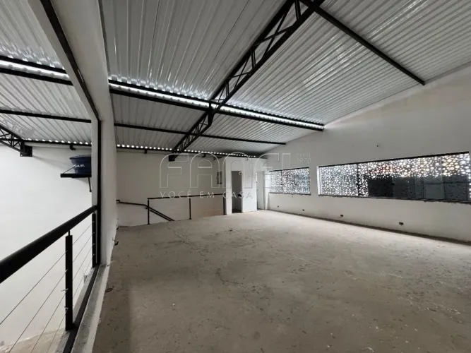 Monte Kemel | Galpão Novo para Locação com 270m².