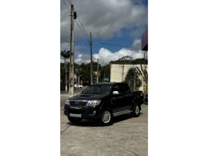 Toyota Hilux CD SRV 4X4 2.8 TDI Diesel Aut. 2013