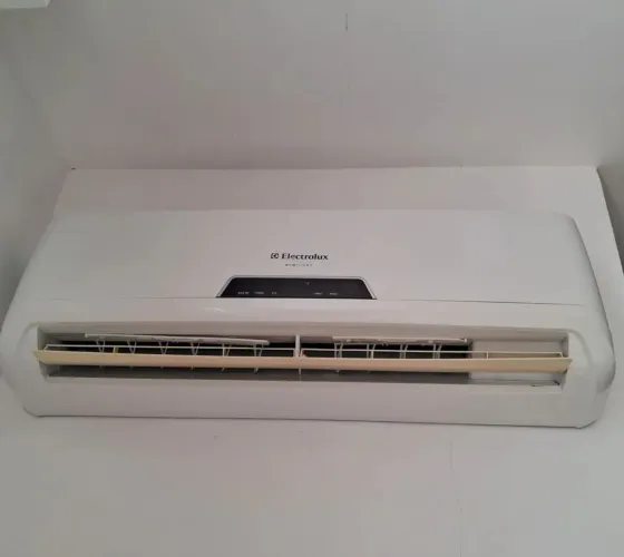 Ar condicionado Eletrolux 12 mil BTUs completo de tudo único Dono funcionando tudo