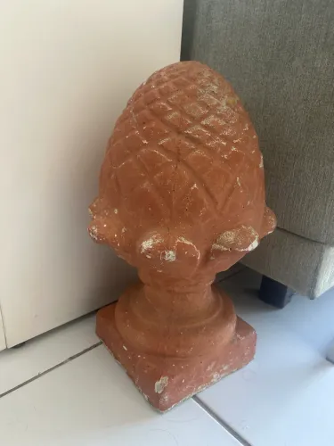 Pinha rústica em cerâmica maciça