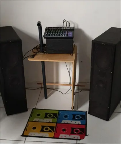 Sistema de som com Módulo JBL 300W + 02 Torres de áudio + Mesa 8 canais