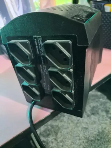 Nobreak TS Shara UPS Mini 600VA Bivolt Preto 6 tomadas