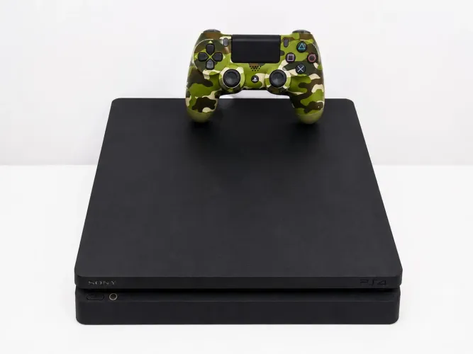  PS4 Slim Conservado + Controle - Pronto para Jogar!
