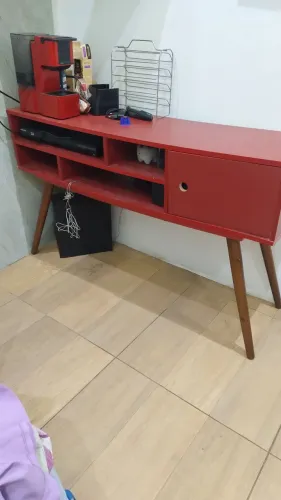 Aparador vermelho retrô. 1,20 comprimento, 35cm profundidade, 75cm altura 