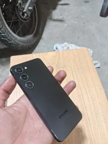 Vendo ou troco s23 5g sem nenhuma marca de uso 256gb 8ram