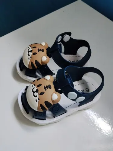 Sandália infantil baby tamanho 19 por 25,00 troco por fralda xg 