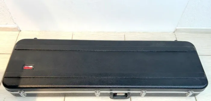 Estojo rígido para guitarra baixo Gator para baixo de precisão Fender Jazz