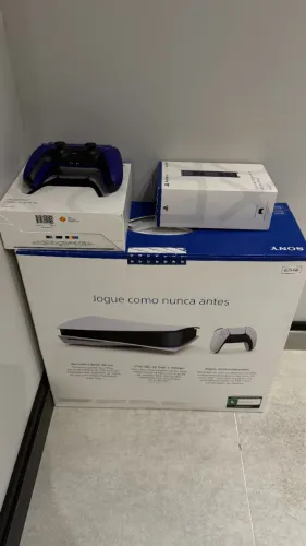 PS5 - PlayStation 5 + base + 2 controles + carregador
