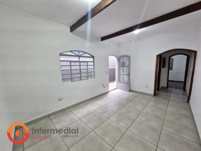Casa para locação com 2 dormitórios sendo 1 suíte - Centro