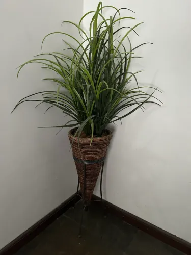 Vaso com planta artificial 