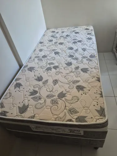 Cama solteiro com auxiliar