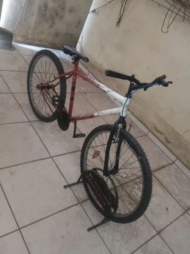 Vendo bicicleta apê as 220$ 200$ pode vim buscar