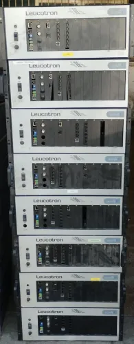 Sistema de PABX híbrido e digital Leucotron 200R ActiveIP a partir