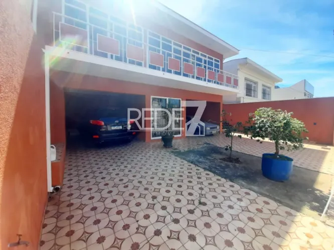 Aluguel de Casa de Alto Padrão na Vila Industrial Campinas-SP: 3 Quartos, 1 Suíte, 4 Salas