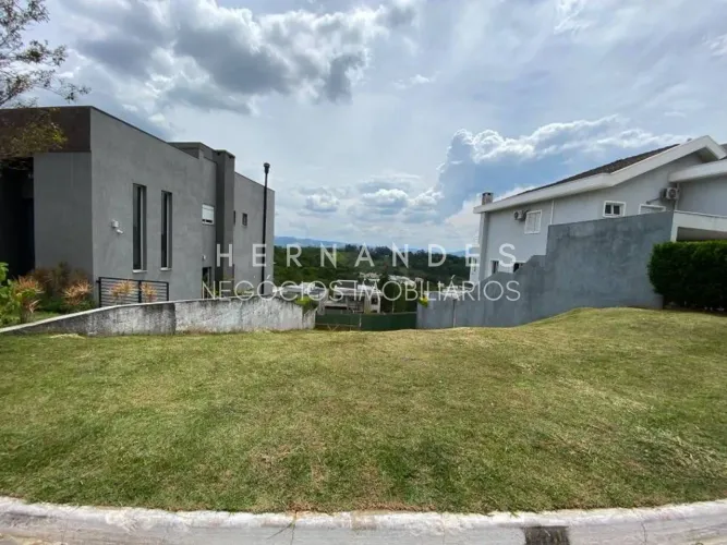 Condomínio Valville 1 em Santana de Parnaíba/SP - Terreno disponível para venda