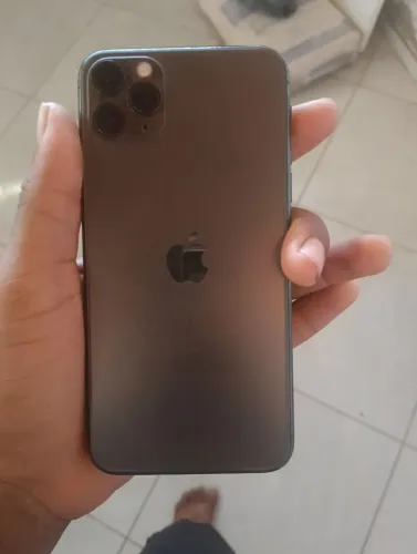 Tenho iPhone 11 pro Max,64 giga TD original