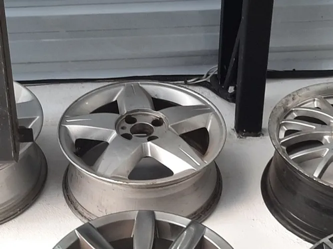 Roda aro 16 Renault Granscenic prata original 4x100