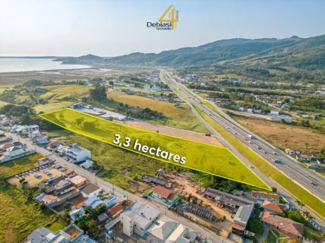 Amplo terreno com 3,3 hectares em Pescaria Brava