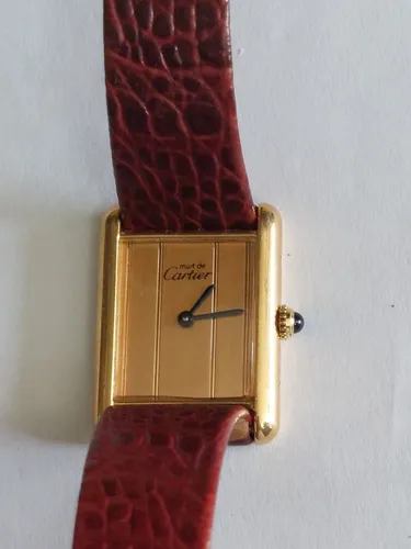 Relógio marca Cartier modelo Tank mostrador navalhado 